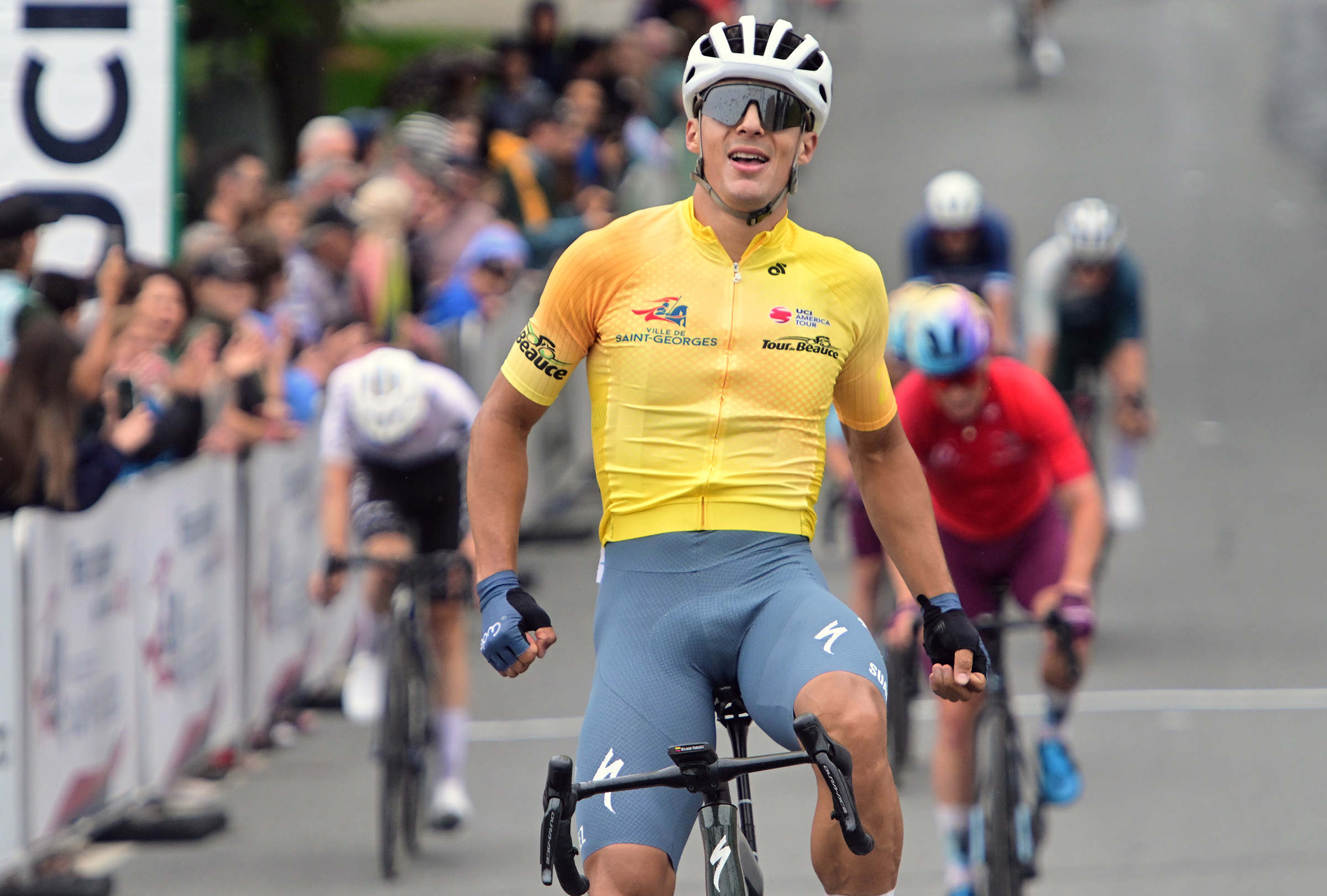 Wilmar Paredes celebrates winning stage 5 in the yellow jersey
