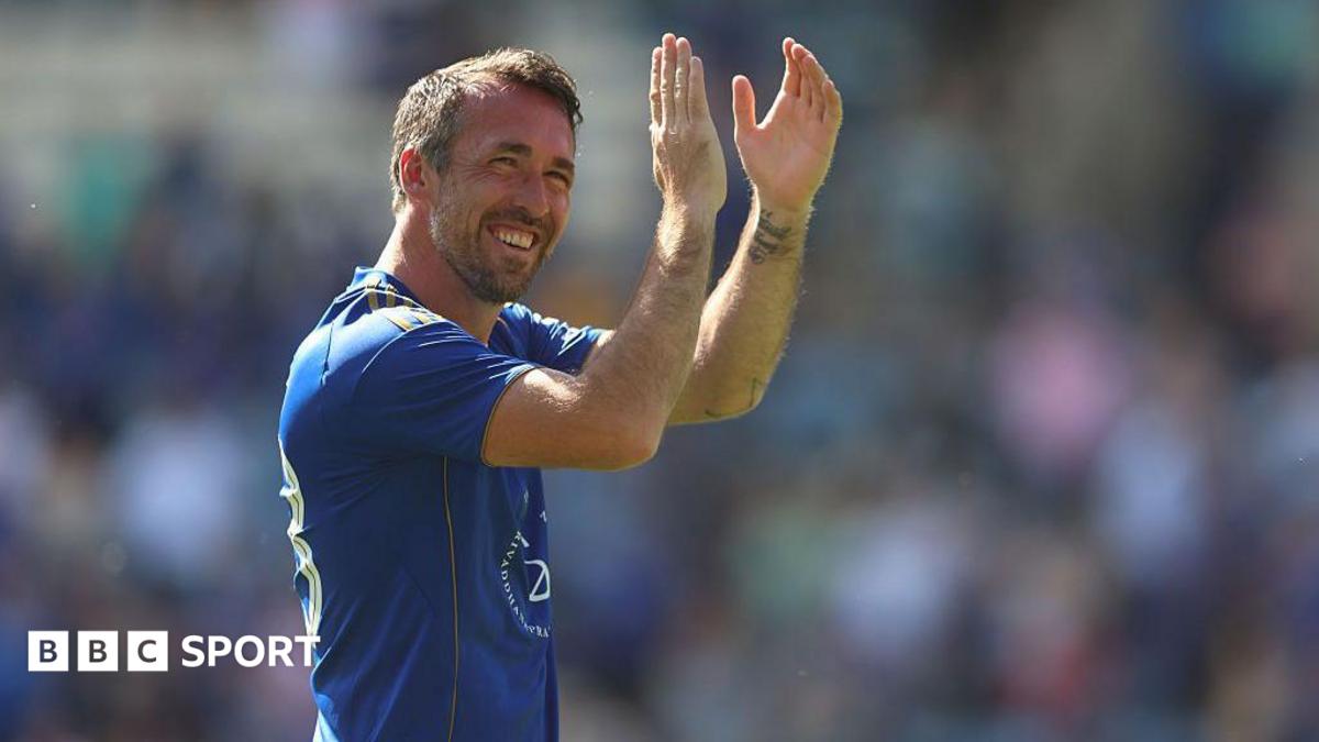 Christian Fuchs clapping