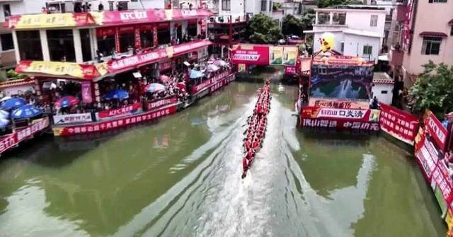 "Water Formula 1" dragon boat drift race in Foshan draws massive crowd