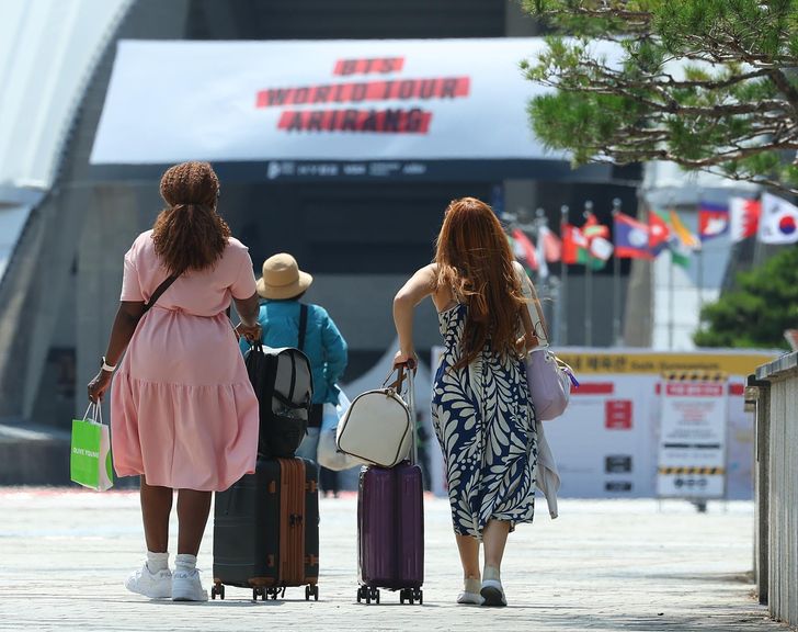 BTS fans on Thursday look around the Busan Asiad Main Stadium, where the K-pop supergroup is holding concerts for its world tour in southeastern city of Busan. Yonhap