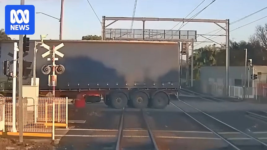 Truck was stuck at rail crossing for almost five minutes before train strike, report finds