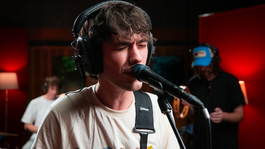 The Tullamarines cover Fleetwood Mac's 'The Chain' for Like A Version