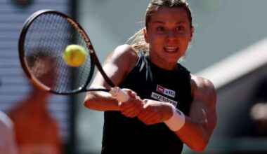 Chwalinska downs Parry to continue dream run at French Open