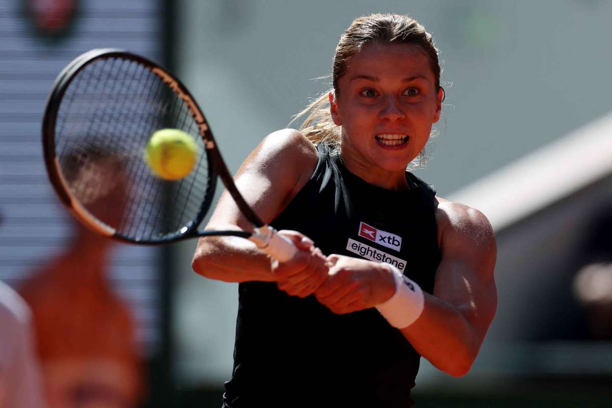 Chwalinska downs Parry to continue dream run at French Open