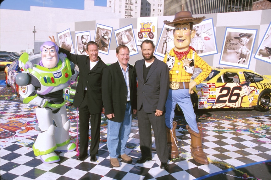 (L-R) Buzz voice actor Tim Allen, John Lasseter and Woody voice actor Tom Hanks promoting Toy Story 2 in 1999.