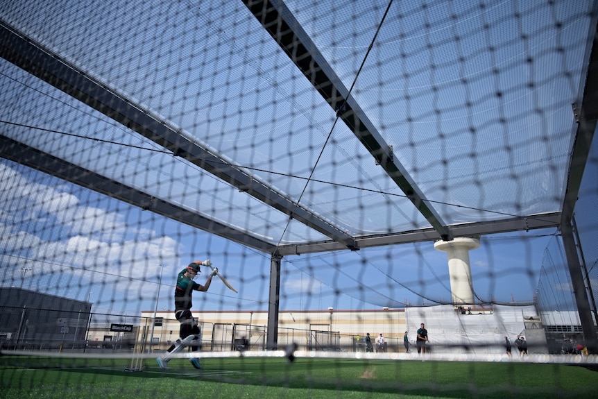 Stadium roof cricket shadow test 2026-03-10 11:03:00
