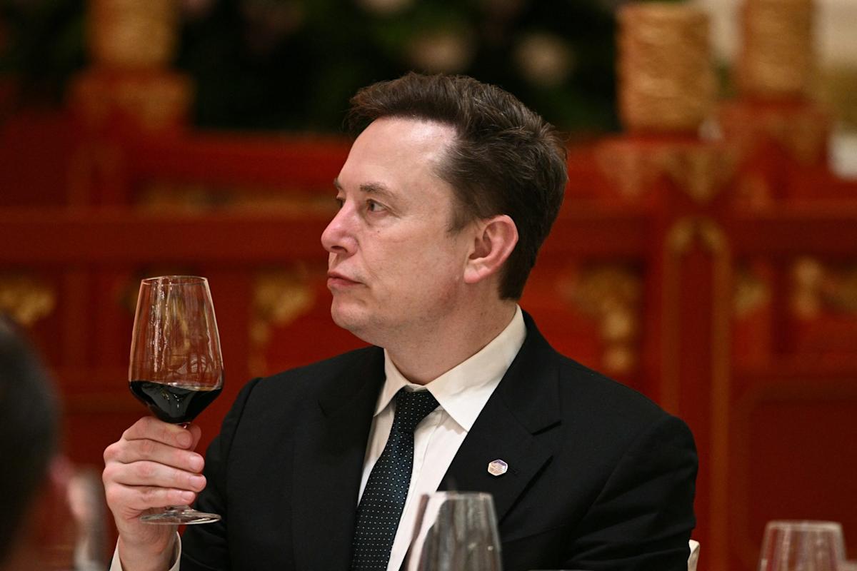 Jamie Dimon called Elon Musk the ‘Edison of our time’ as JPMorgan hosted SpaceX’s $75 billion IPO road show—and even invited Musk’s mom