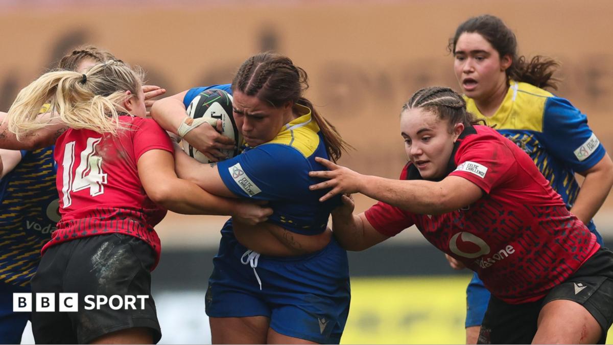 Chloe Thomas Bradley of Gwalia Lightning takes on Mabli Evans of Brython Thunder and Lucy Isaac of Brython Thunder