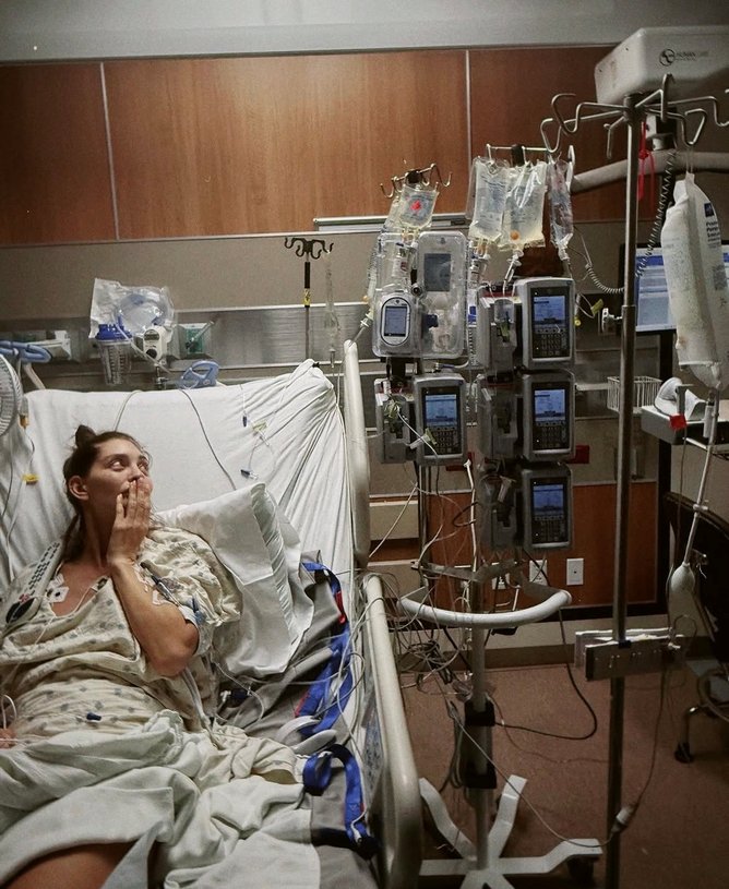 The model and influencer underwent open-heart surgery while pregant.