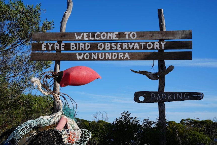 A timber sign reads "Welcome to Eyre Bird Observatory, Wonundra".
