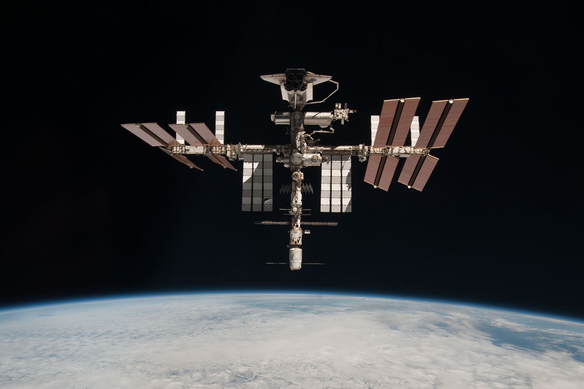Nasa astronauts ordered to prepare for evacuation during space station air leak repair