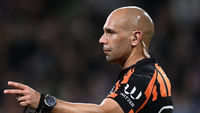 Ashley Klein's gambling debts have been made public and both Origin coaches are supporting him. (Joel Carrett/AAP PHOTOS)