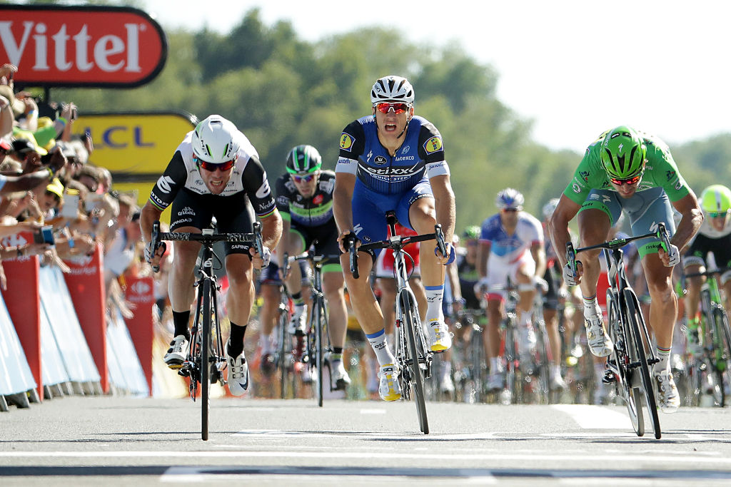 2016 Tour de France: Mark Cavendish wins stage 14