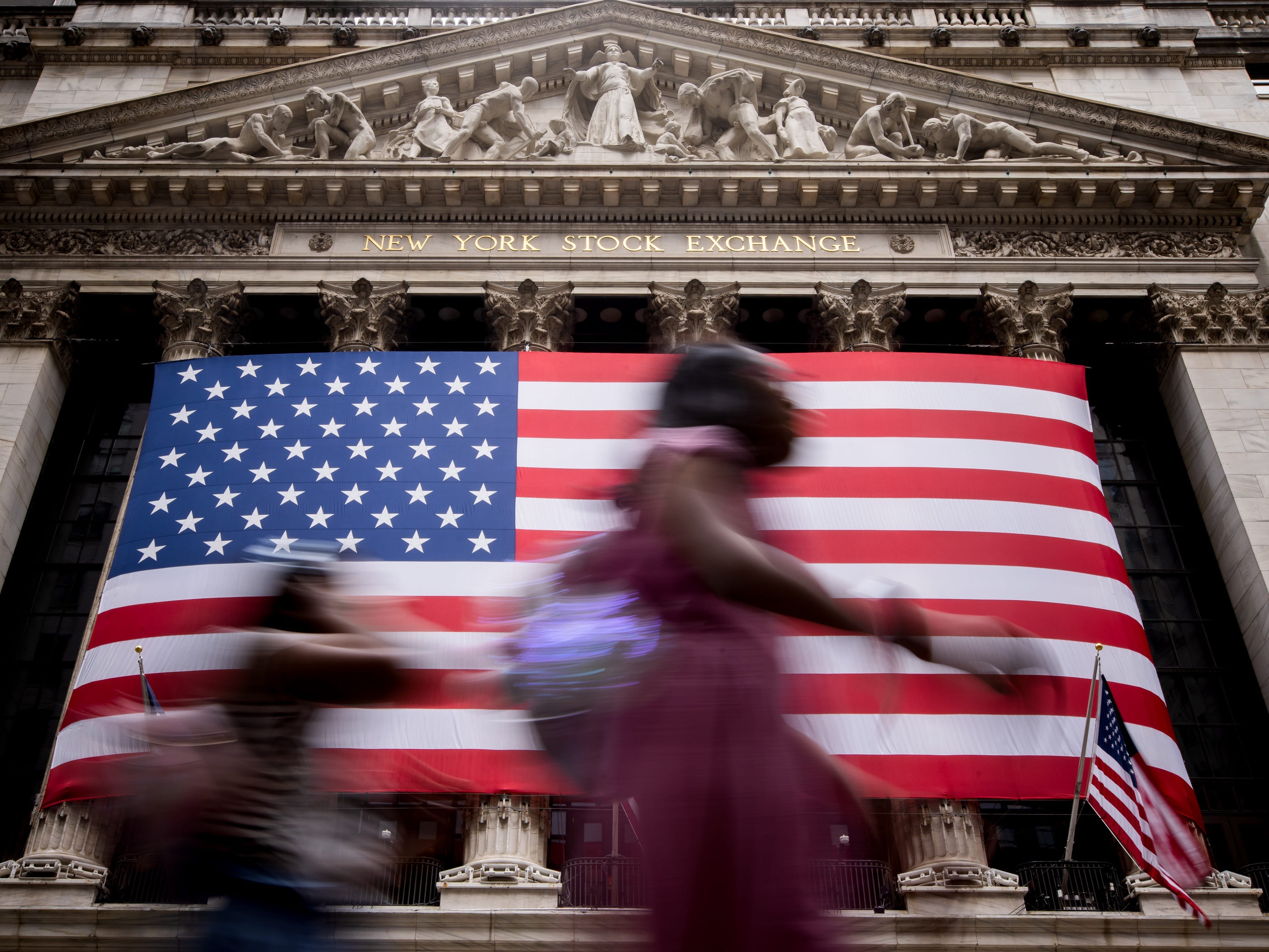 'Running off the cliff': An explosion of household debt has put the US economy in a tough spot