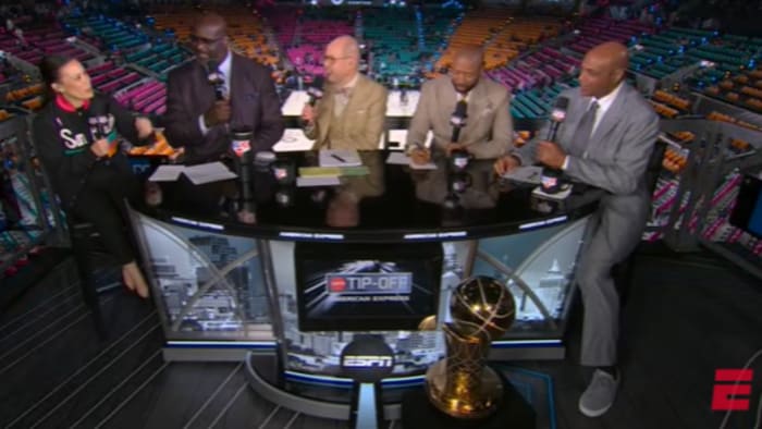 San Antonio Mayor Gina Ortiz Jones gives Charles Barkley churros ahead of Spurs-Knicks Game 1
