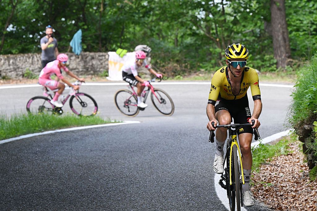SESTRIERE VIALATTEA ITALY MAY 31 Simon Yates of Great Britain and Team Visma Lease a Bike attacks during the 108th Giro dItalia 2025 Stage 20 a 2053km stage from Verres to Sestriere Vialattea 2036m UCIWT on May 31 2025 in Sestriere Vialattea Italy Photo by Dario BelingheriGetty Images