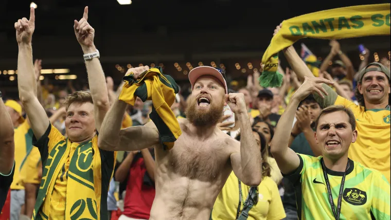 Shoeys in Seattle: Socceroos fans make 'hilarious and insane' MLB baseball visit ahead of US World Cup clash image