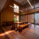 © Spaceshift Studio Baan You Yen Residence / Studio Miti - Interior Photography, Dining room, Wood, Brick