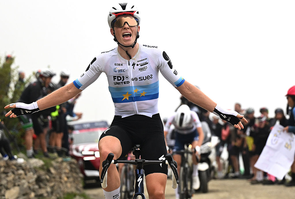 SESTRIERE, ITALY - JUNE 06: Demi Vollering of Netherlands and Team FDJ United - SUEZ celebrates at finish line as stage winner during the 37th Giro d&amp;apos;Italia Women 2026, Stage 8 a 106km stage from Rivoli to Sestriere 2034m / #UCIWWT / on June 06, 2026 in Sestriere, Italy. (Photo by Luc Claessen/Getty Images)