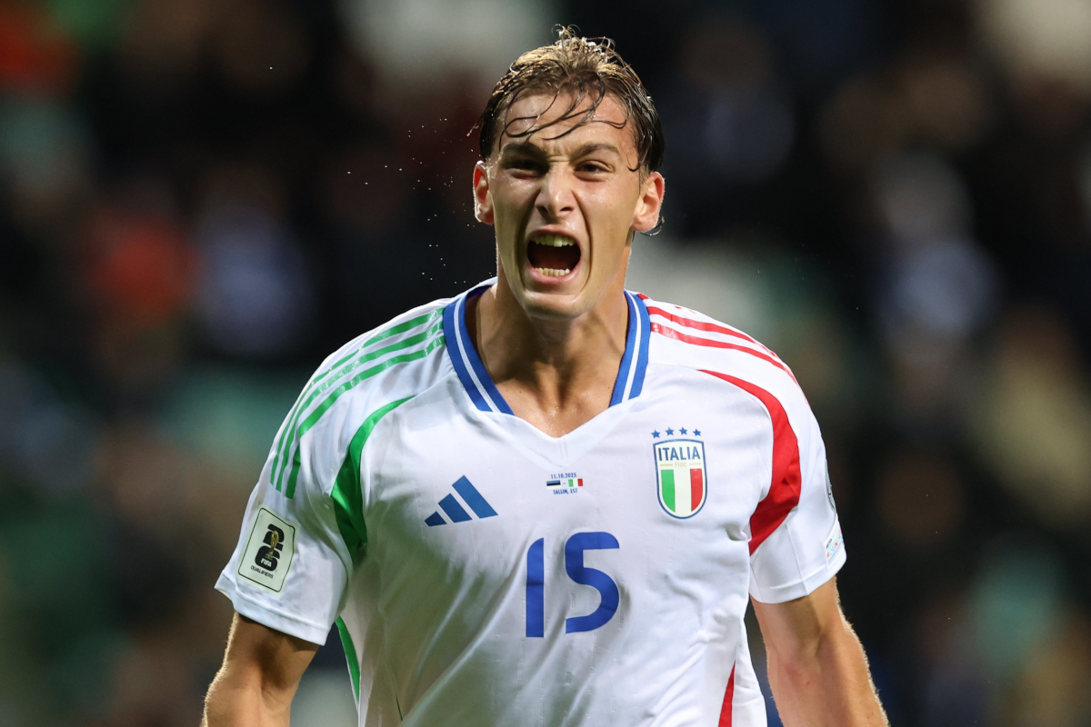 Francesco Pio Esposito celebrates his first senior Italy goal against Estonia (@azzurri)