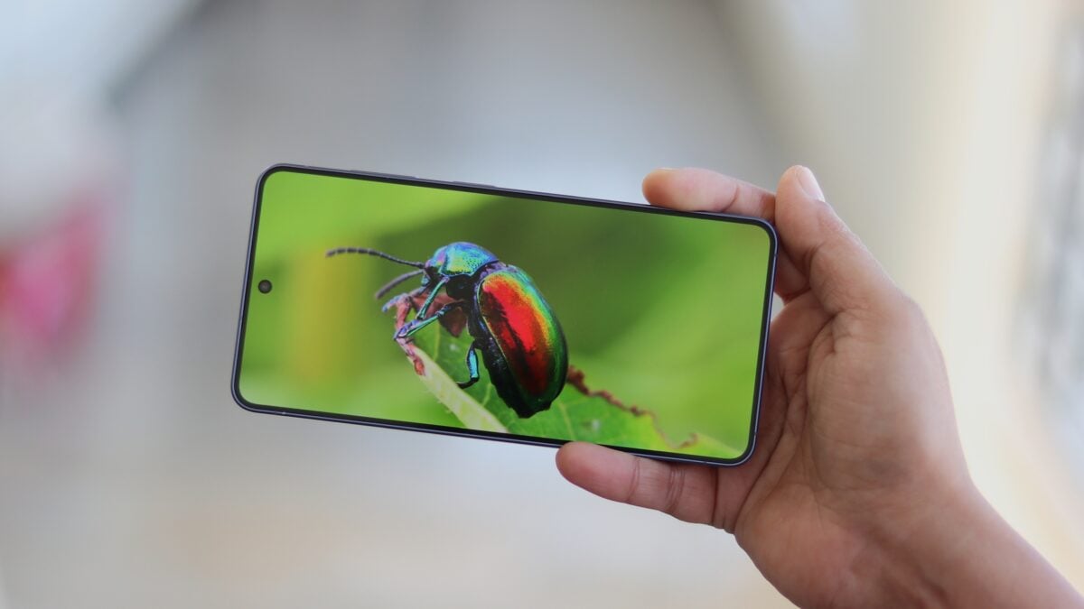 Samsung can avoid cheapening Galaxy S27 with BOE panels, but it may not want to