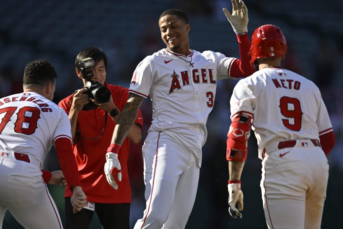 Former MLB player, 26, intends to play college football at SMU
