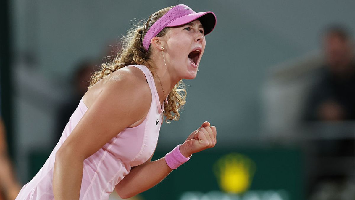 Russia’s Andreeva beats Ukraine’s Kostyuk in no-handshake French Open semi | Tennis News