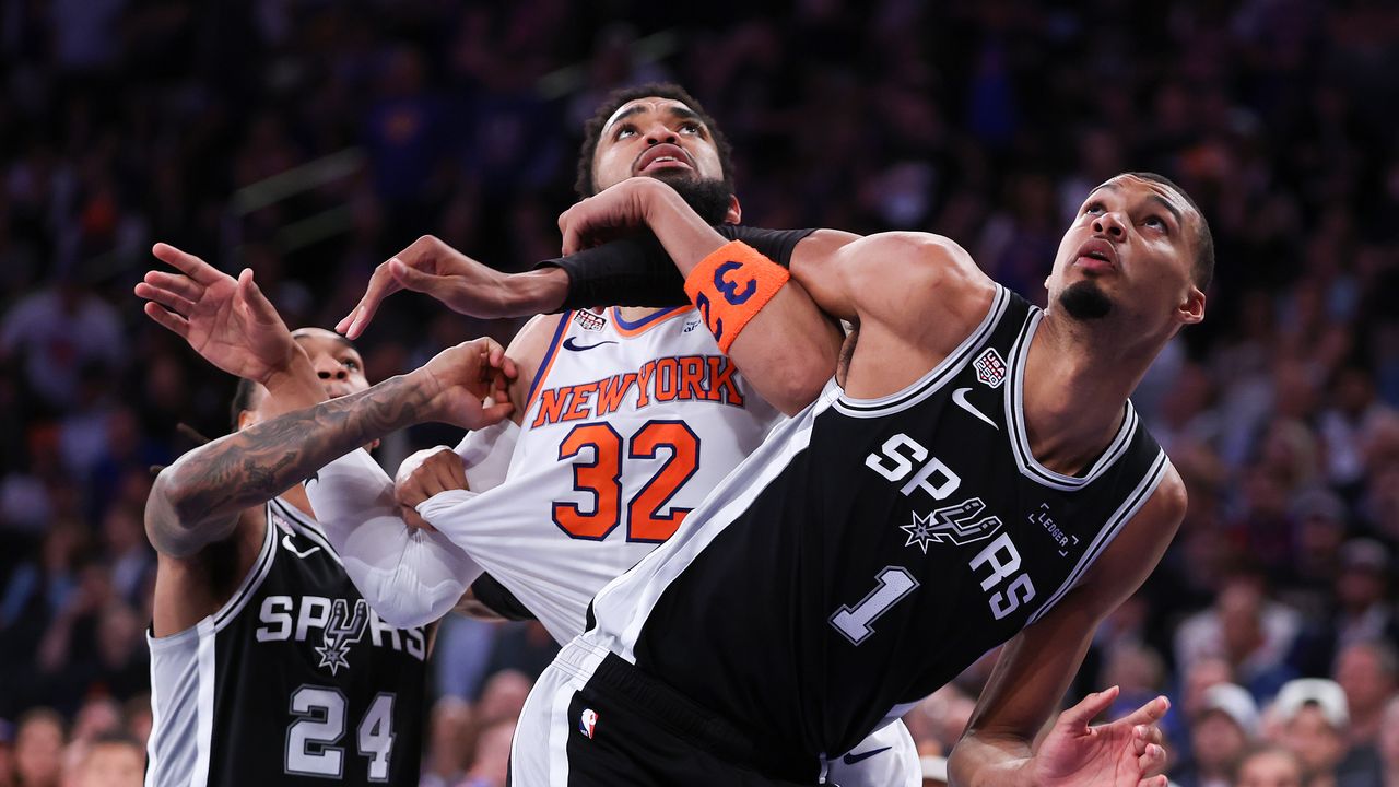 Can You Dress Like a Spurs Fan in Knicks Land?