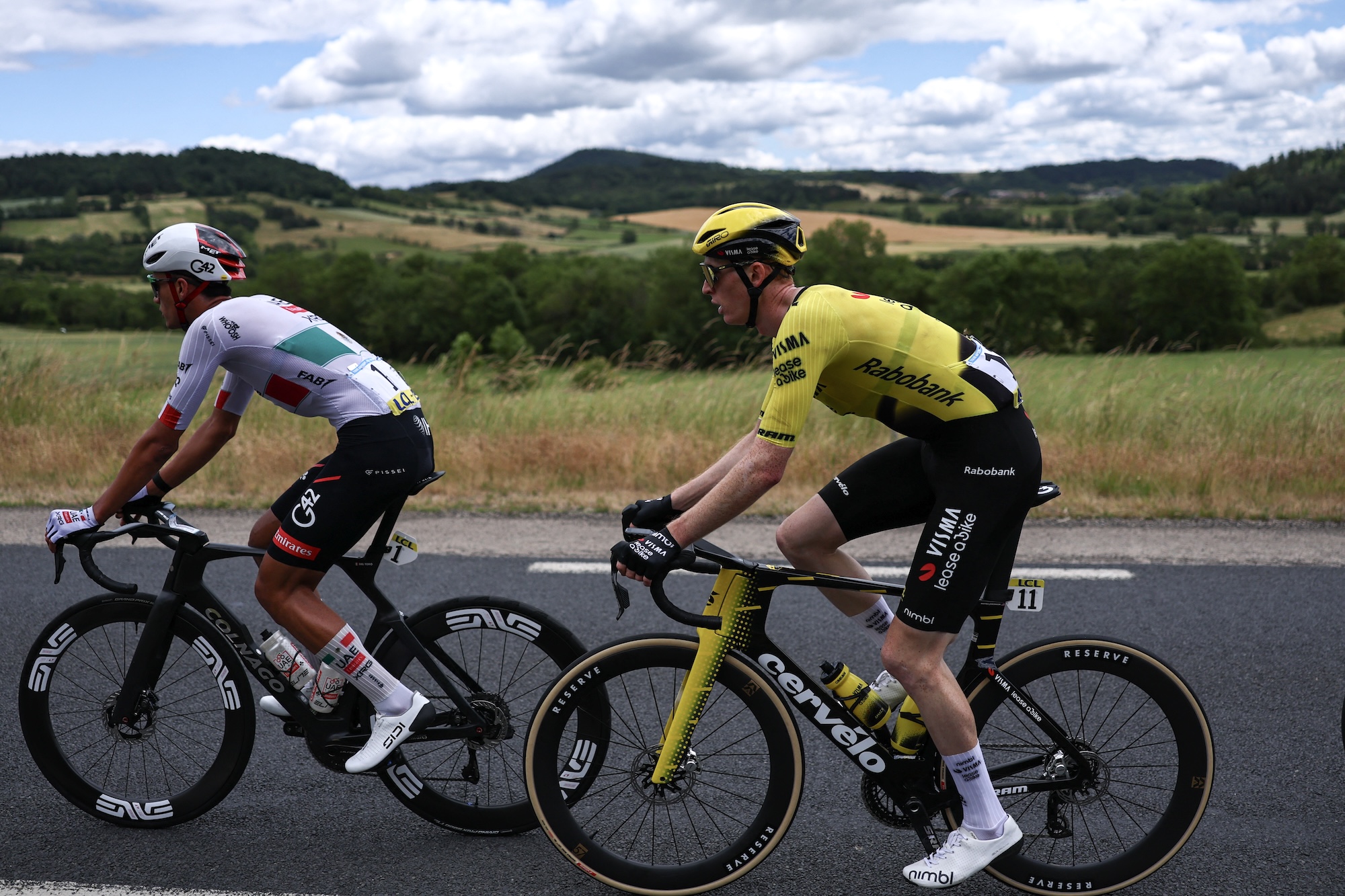 Del Toro leads Jorgenson in a side-on photo