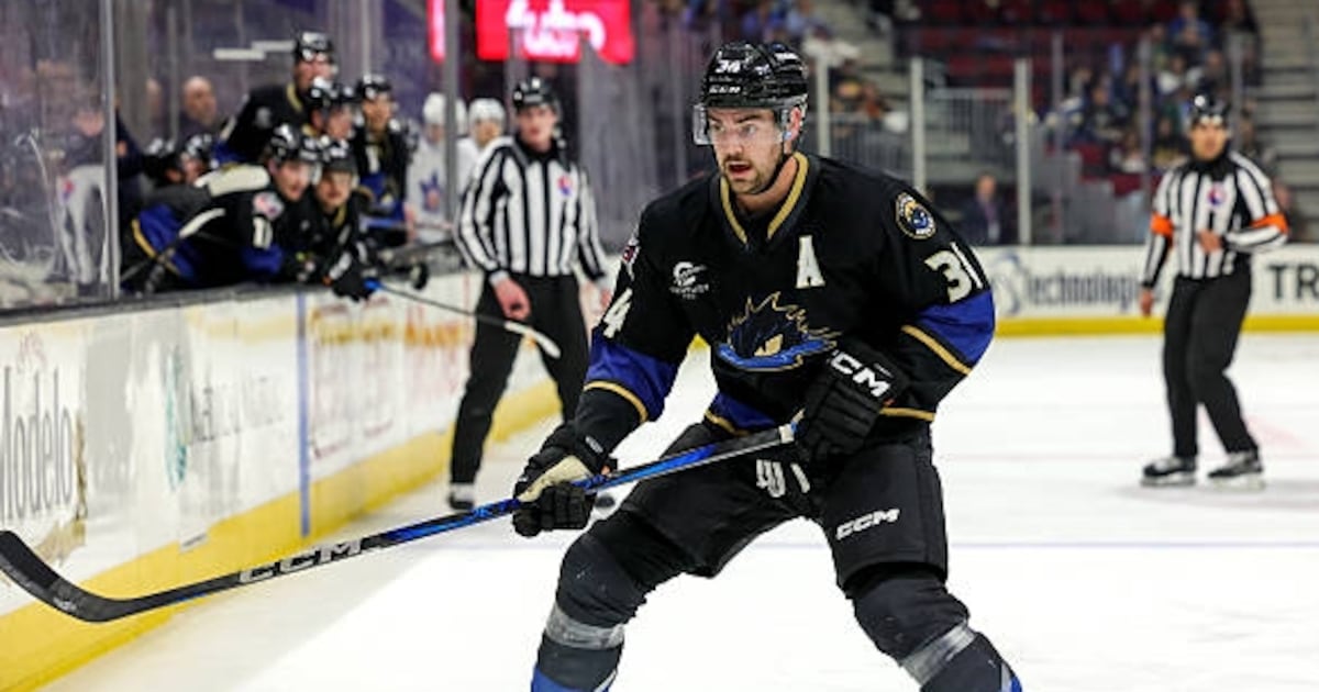 Vancouver Canucks agree to one-year, two-way contract with D Cole Clayton