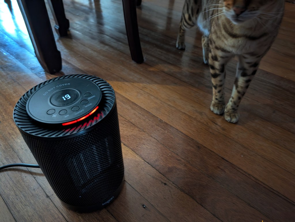 Kogan Portable Ceramic Heater - Hot Mode with three red lights