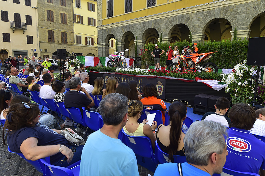 ITALIAN HEROES MEETS FANS IN MONTEVARCHI AHEAD OF MXGP OF ITALY