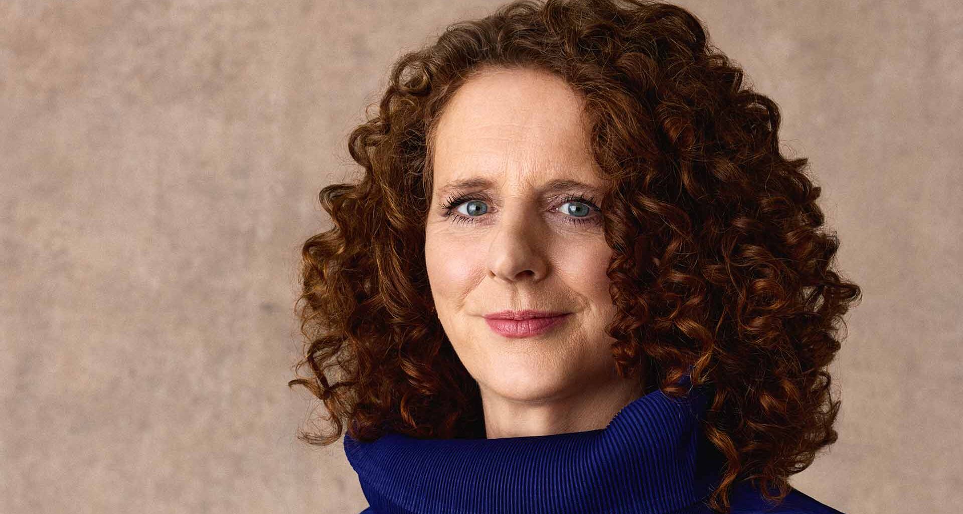 Maggie O’Farrell tops indie charts while Elle Kennedy also makes an impact