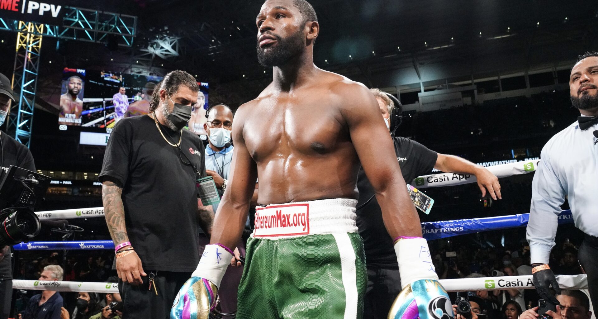 Floyd Mayweather Charged With Two Felonies Over Bad Check for $200,000 Watch