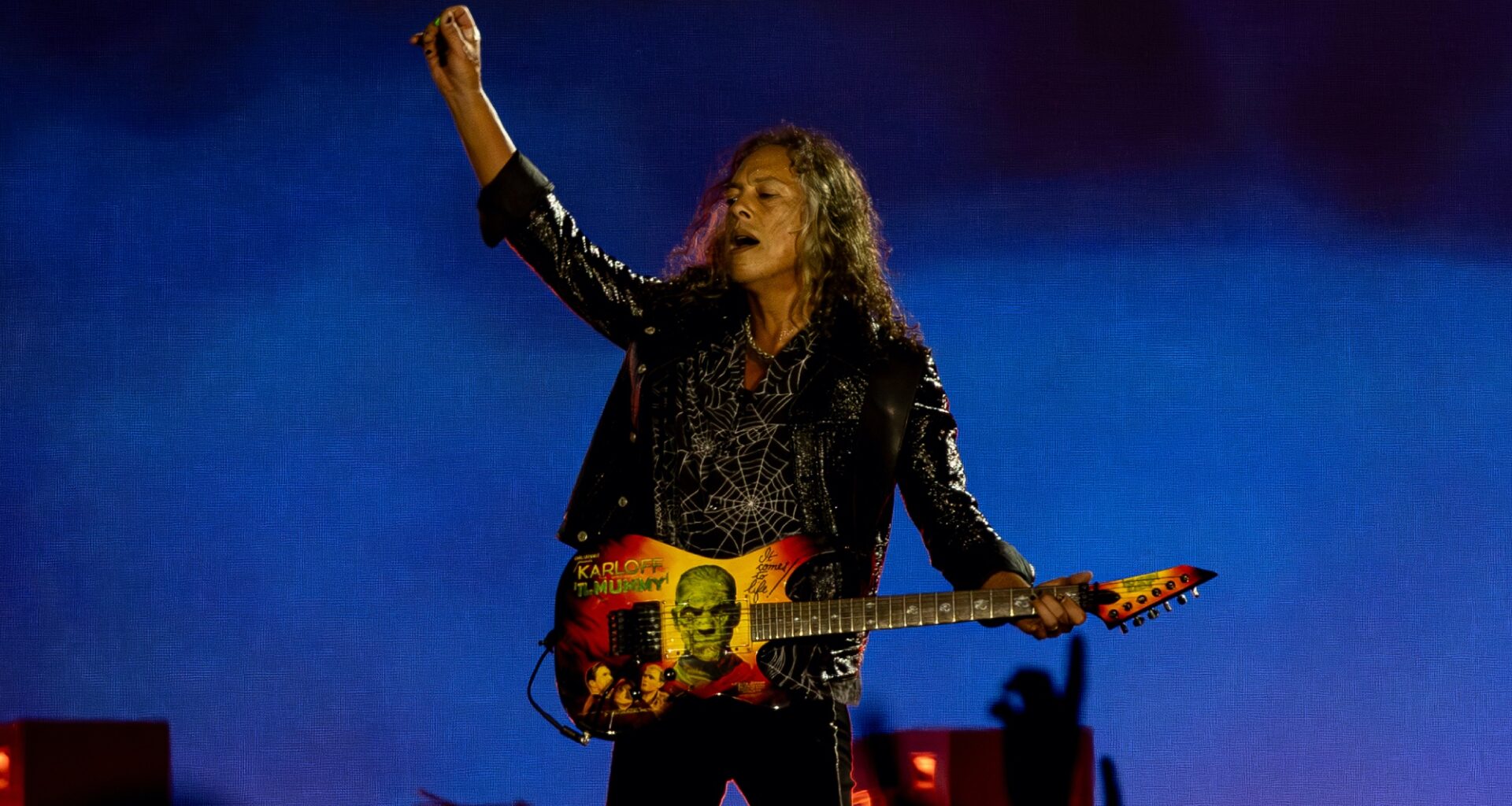 After the Taylor Swift T-shirt controversy, Metallica’s Kirk Hammett says “right now, songwriting and pop music is crap”
