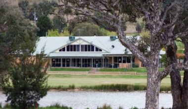 Sledgehammer used in golf club cash grab