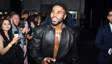 Jason Derulo Falls on Stage During Show But Recovers Like a Pro