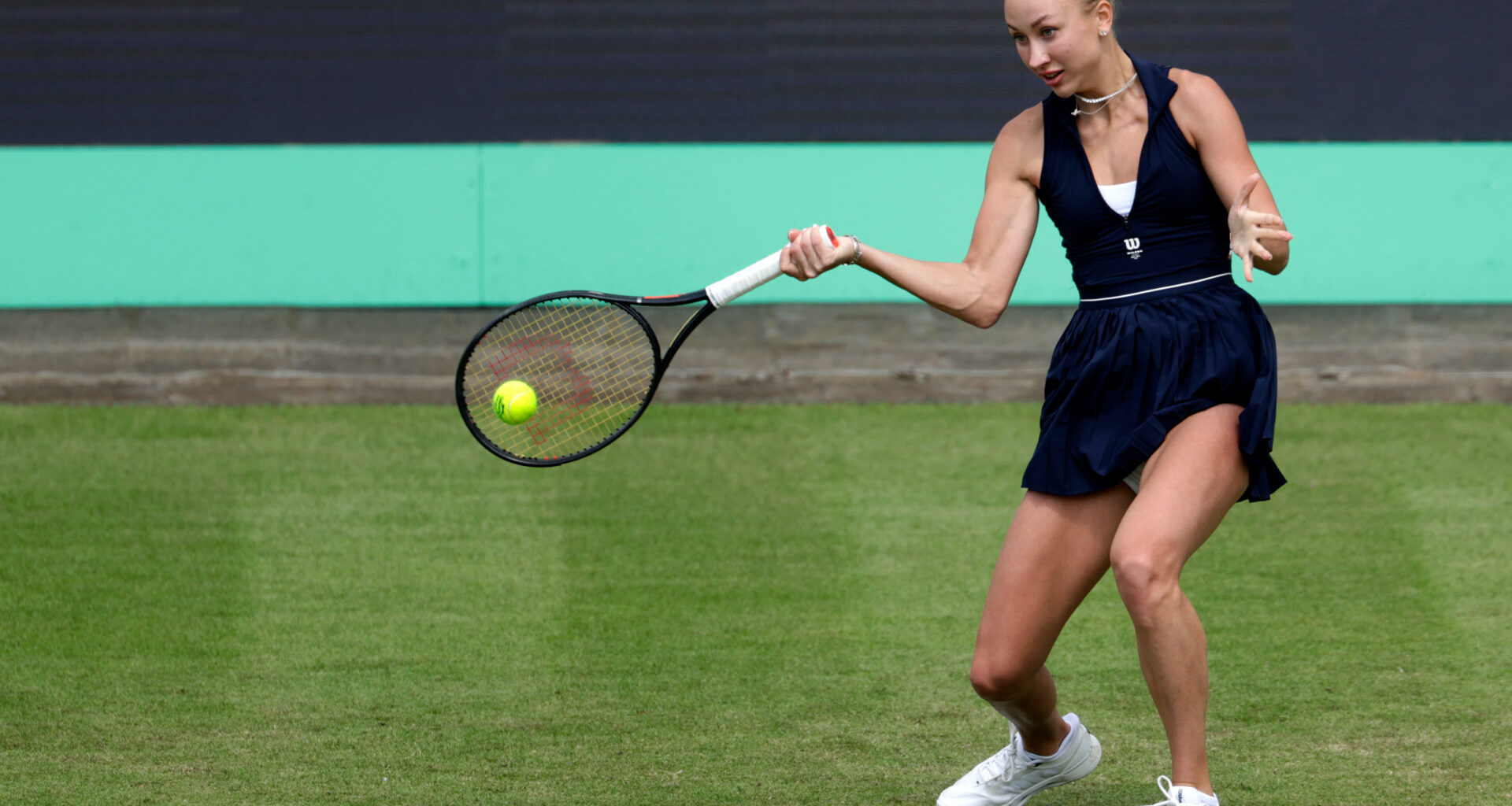 From 4-1 down in decider, Potapova denies Lamens in 's-Hertogenbosch opener