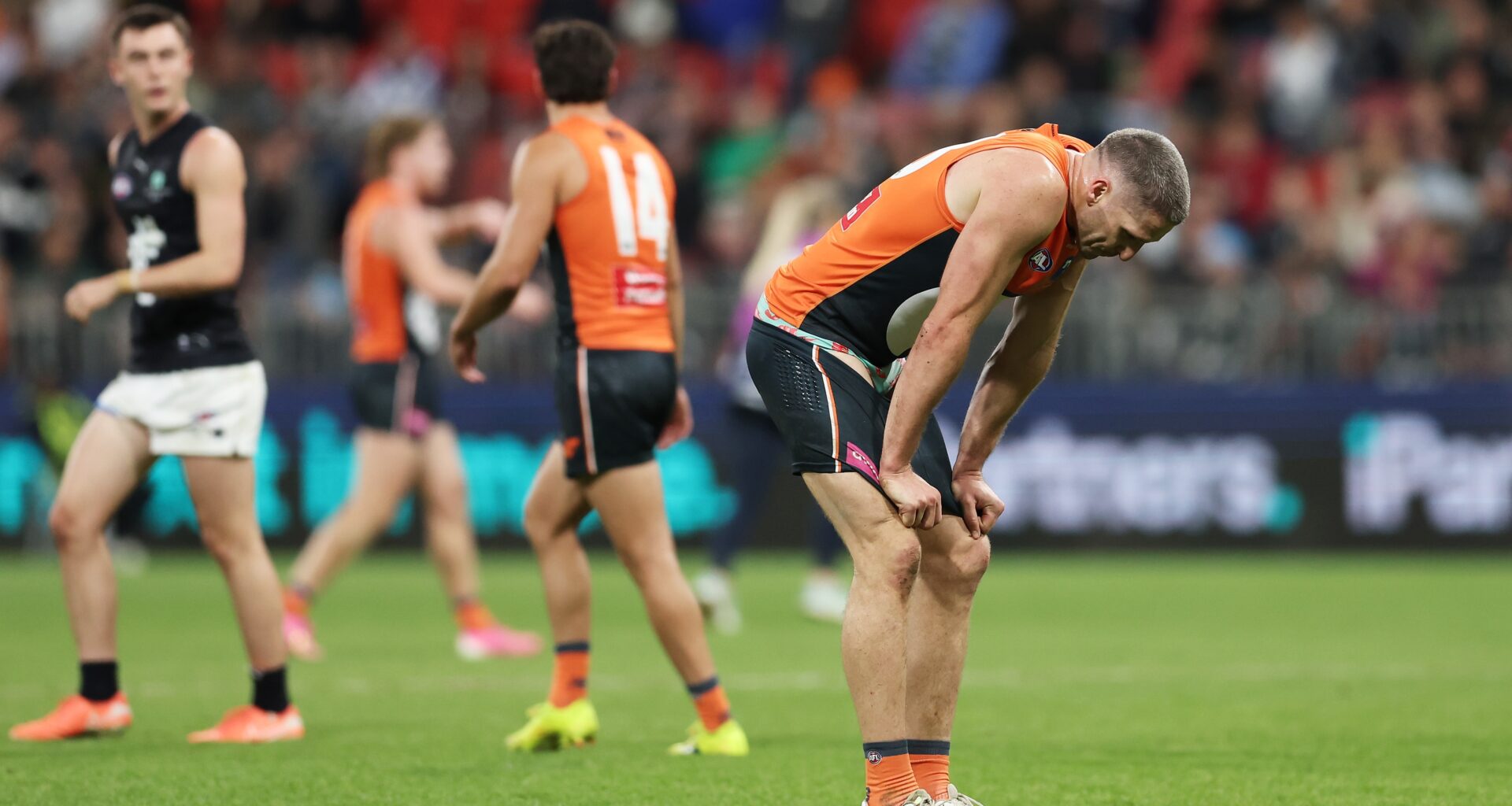 Giants name Hogan replacement as Kingsley searches for answers