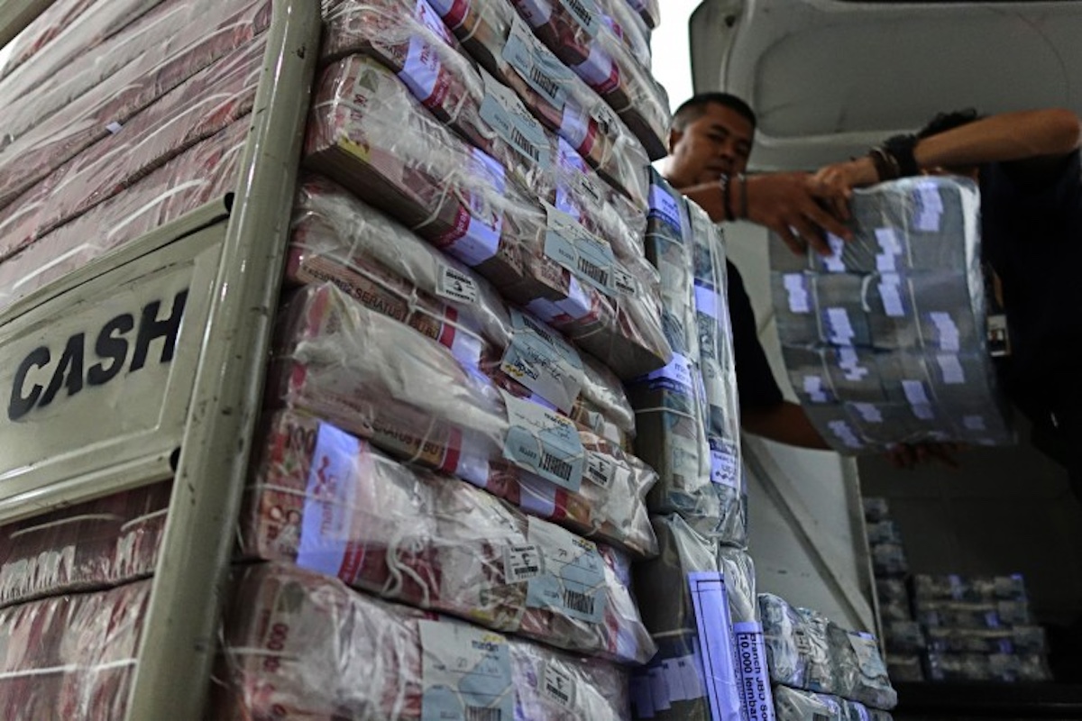 Rupiah's plunge pushes Indonesia's manufacturers to the edge