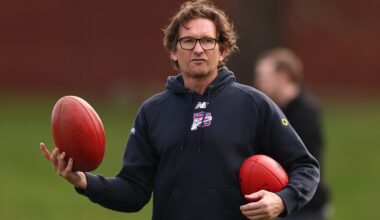 LISTEN: Bombers 'in a bind' over James Hird, Cats' tough run