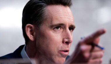 MLB ‘must answer’ for warning after Giants pitchers’ Pride Night message: Sen. Hawley