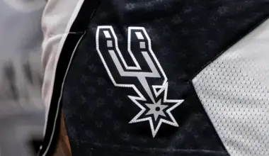 What to know about 17-year-old Spurs fan on life support after dangerous fall during celebration image
