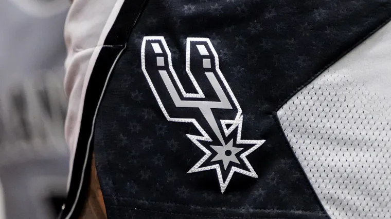 What to know about 17-year-old Spurs fan on life support after dangerous fall during celebration image