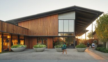 Lake Flato Architects Serves Up a Classic Tennis Clubhouse in Dallas