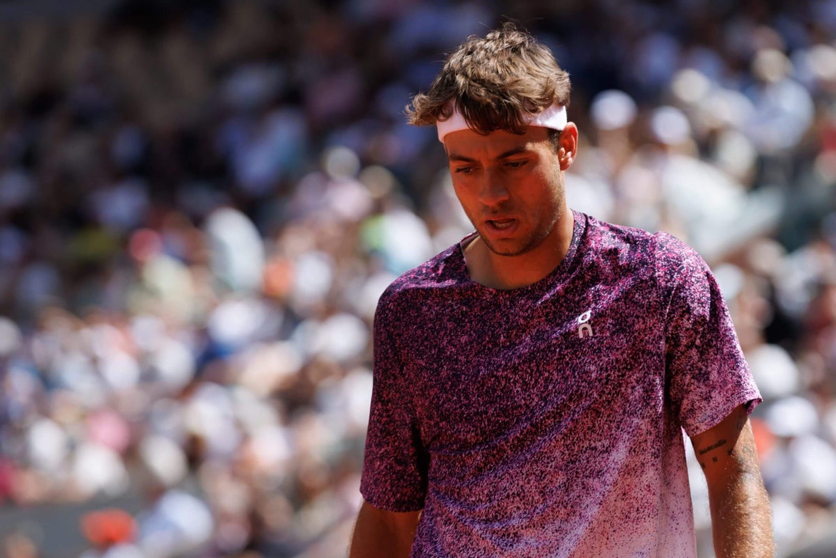 How tennis players manage nerves and intrusive thoughts with milestones on the line