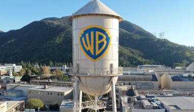 Democratic Senators Urge FCC to Block Paramount-Warner Bros. Merger From Closing Until Review of Deal's Foreign Investment Concludes