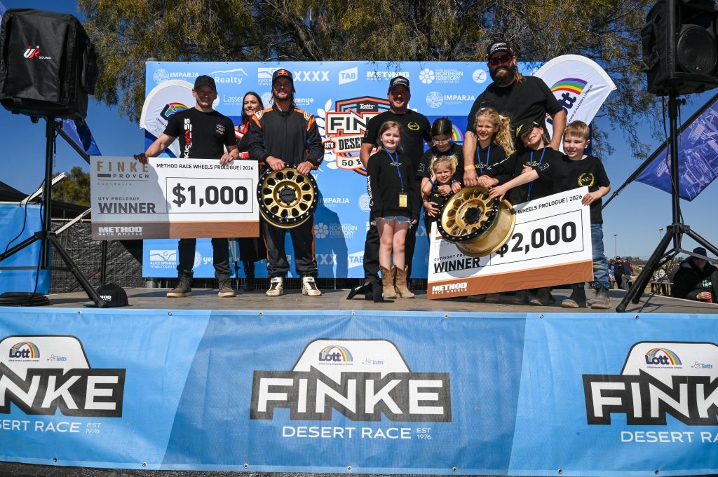 Travis Robinson and Paul Currie secure Finke Prologue honours