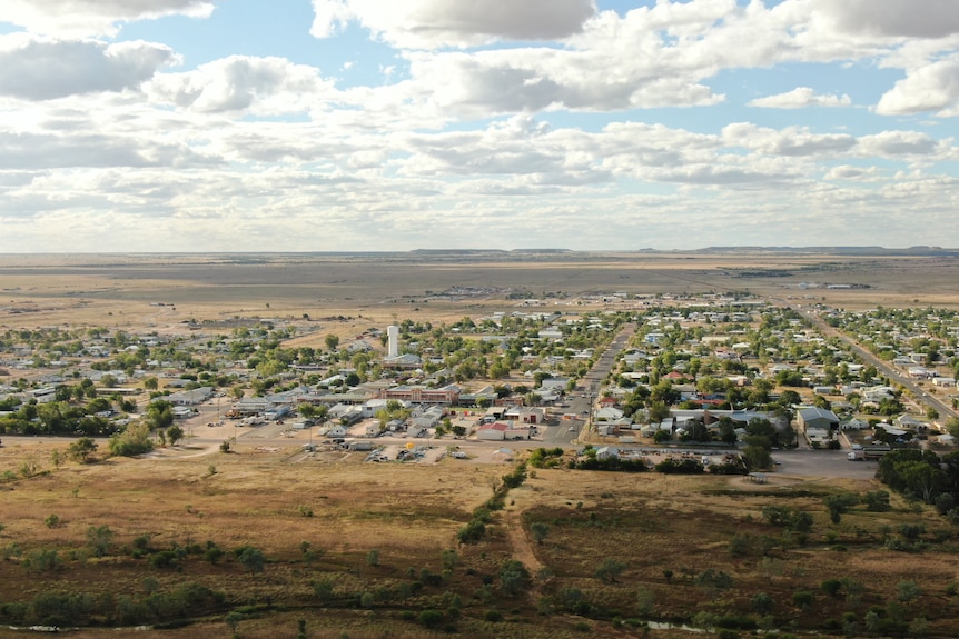 Houses, streets and green trees of Winton.