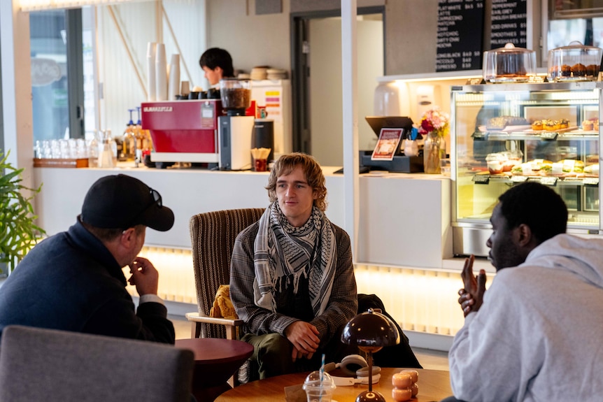 A group of students sitting with drinks at a cafe